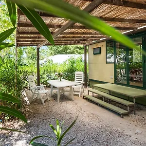  Campingplatz Osalla Garden Bungalow